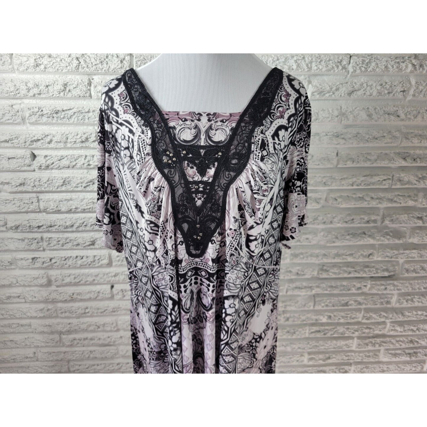 Energe Womens Top 2X Plus Tunic Short Sleeve Mandala Black Lace Trim Laser Cut