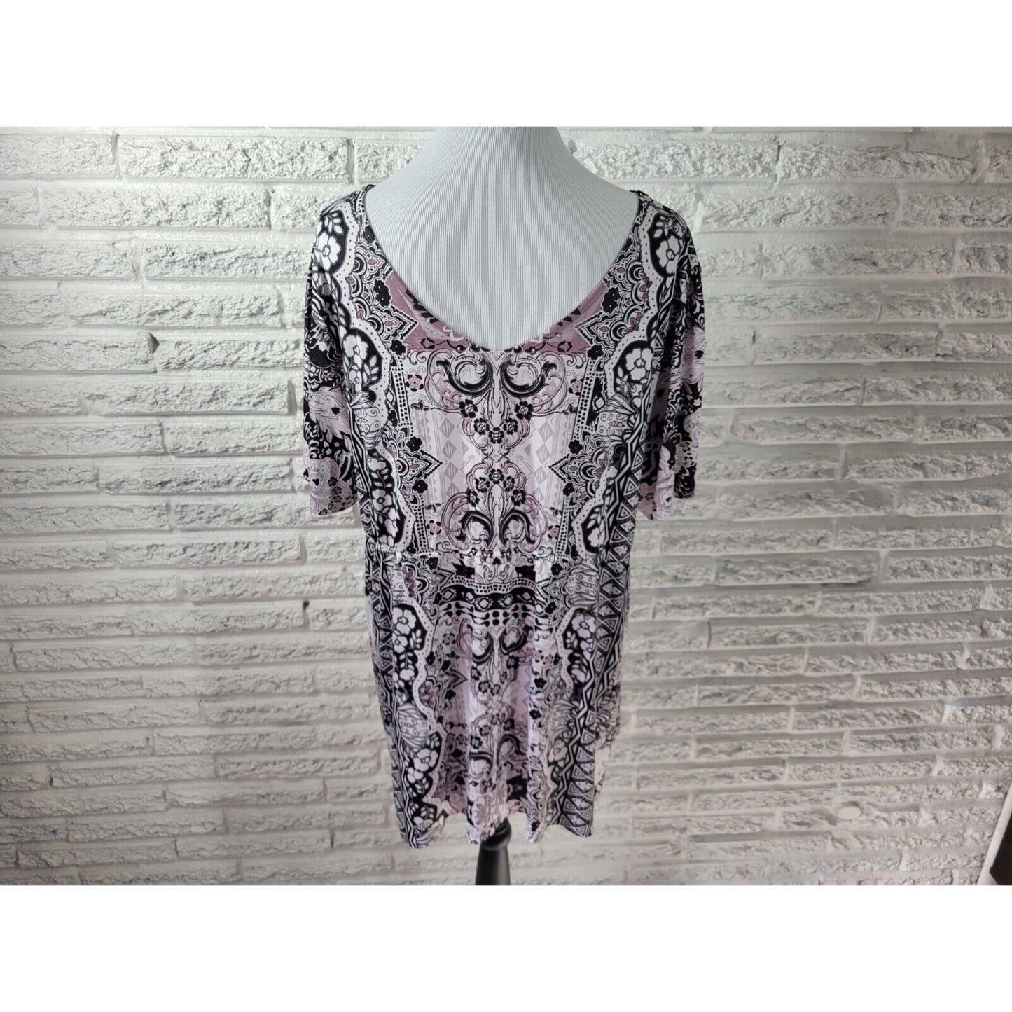 Energe Womens Top 2X Plus Tunic Short Sleeve Mandala Black Lace Trim Laser Cut