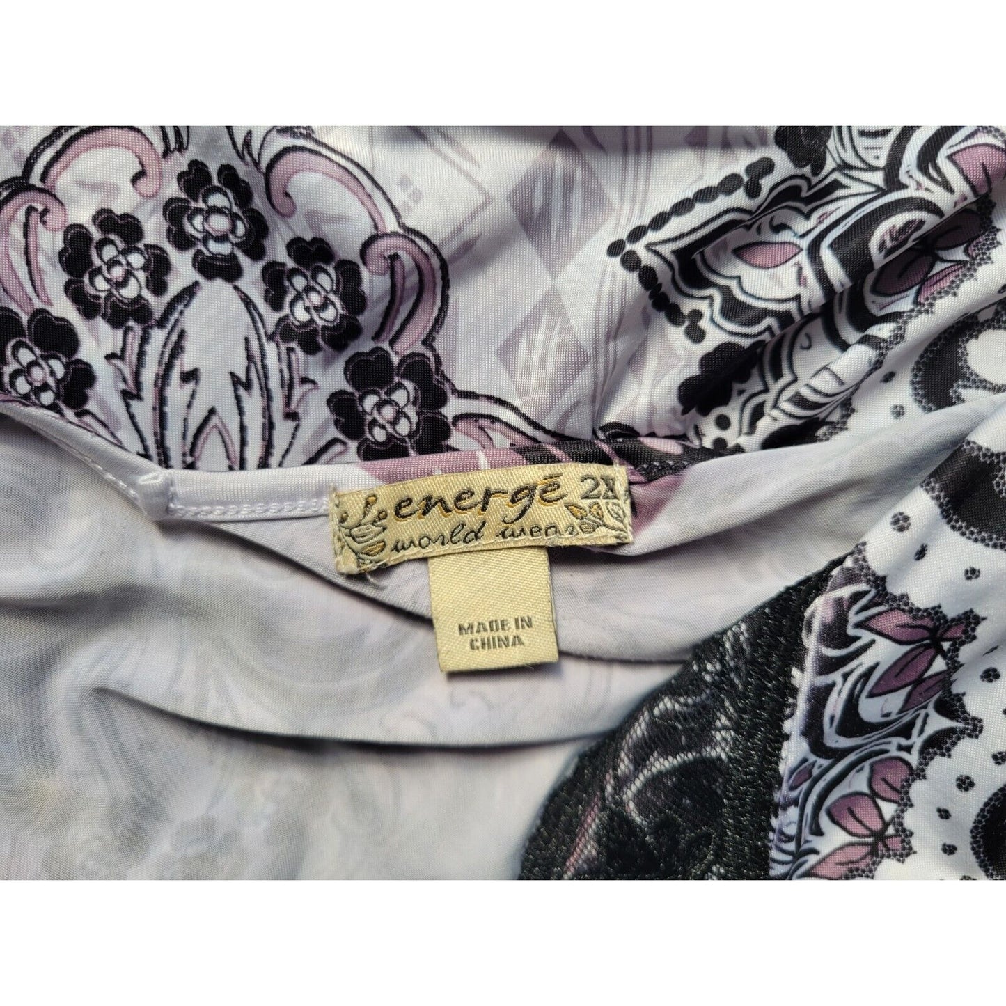 Energe Womens Top 2X Plus Tunic Short Sleeve Mandala Black Lace Trim Laser Cut