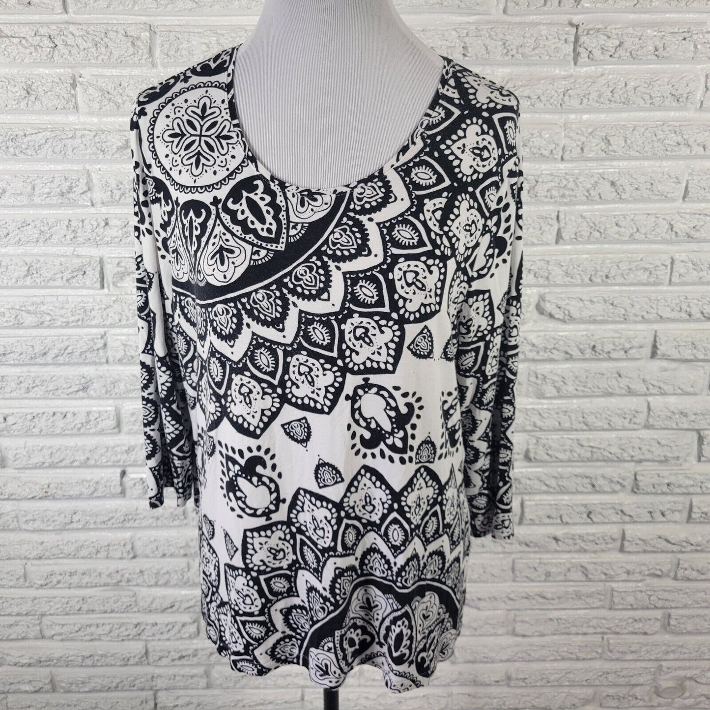 Chicos Zenergy Womens Top 3 Standard XL 3/4 Sleeve Black White Geometric Comfy