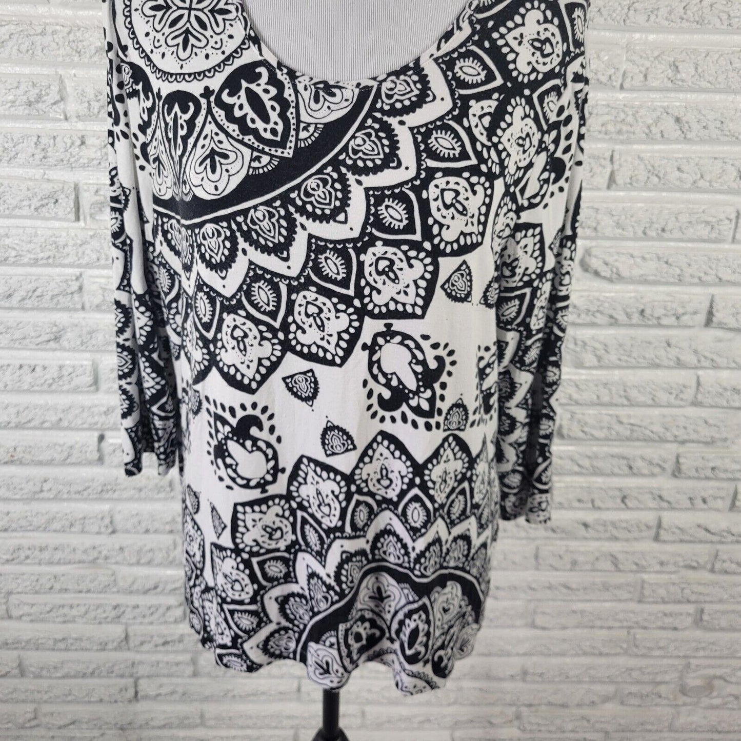 Chicos Zenergy Womens Top 3 Standard XL 3/4 Sleeve Black White Geometric Comfy