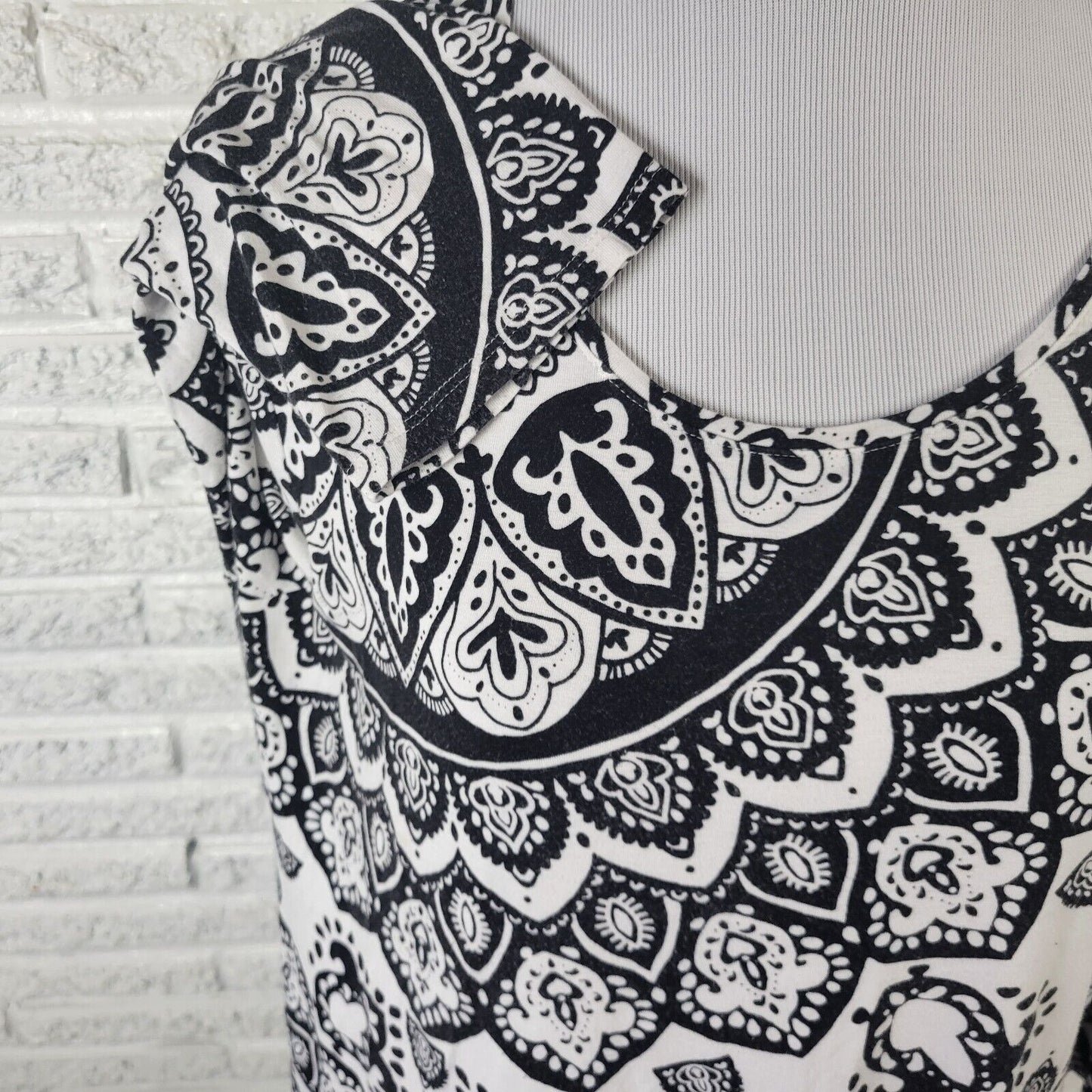 Chicos Zenergy Womens Top 3 Standard XL 3/4 Sleeve Black White Geometric Comfy