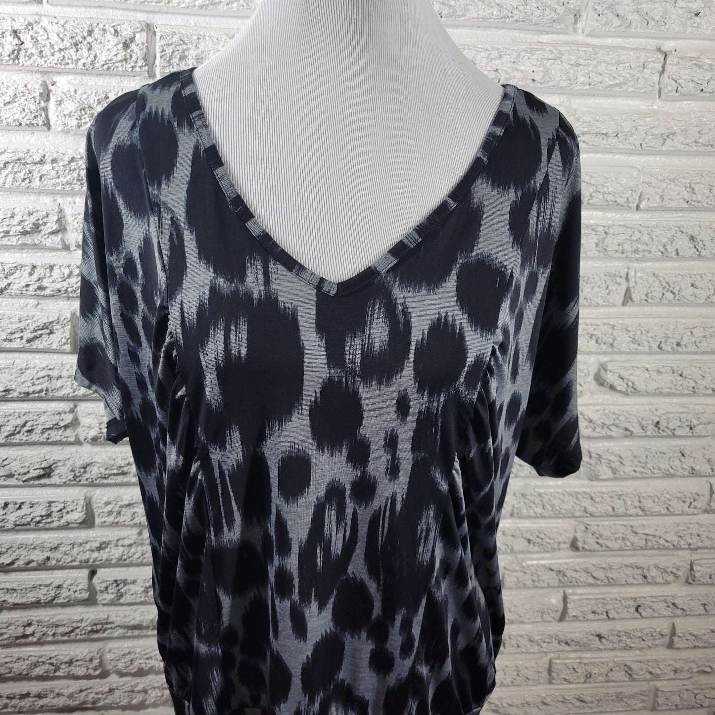 AB Studio Womens Top Extra Large XL Tee Black Gray Watercolor Casual Poly Blend