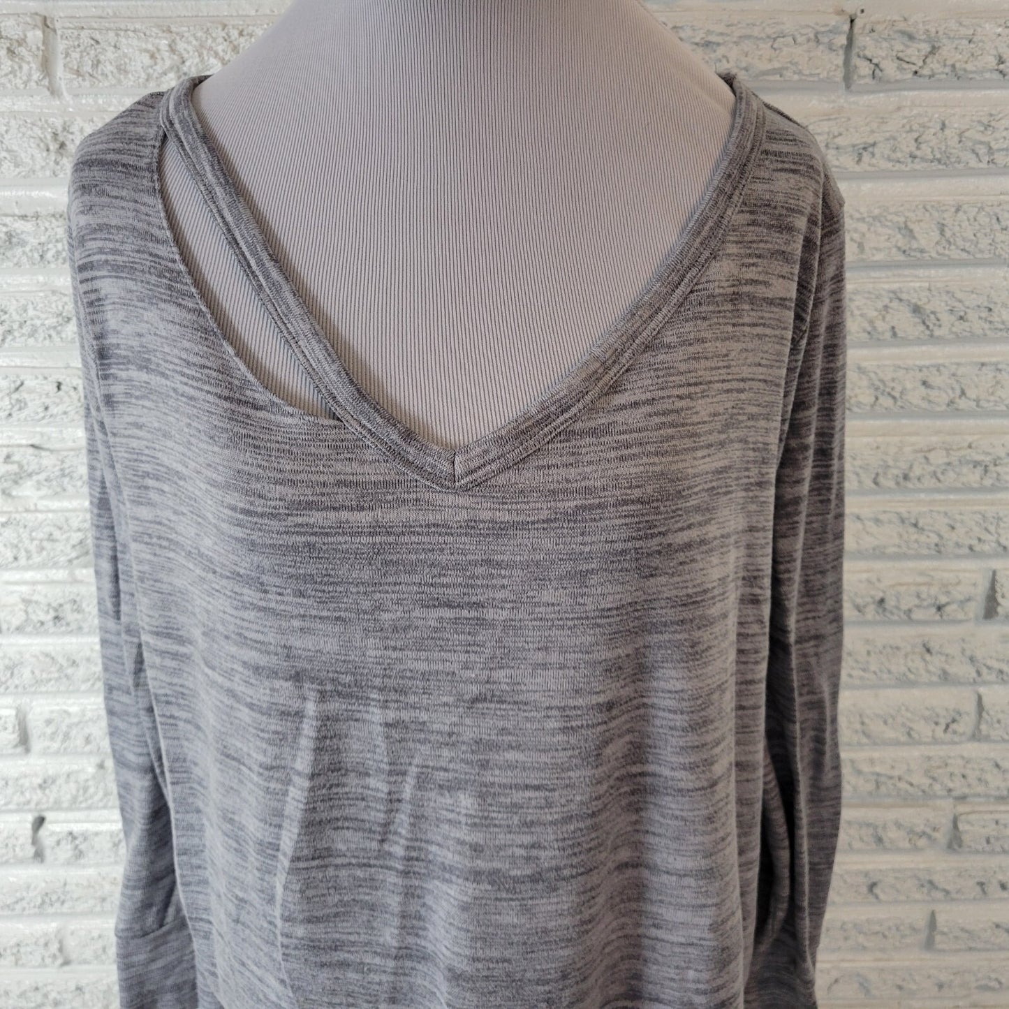 Xersion Womens Top 1X Plus Gray Heather Poly Blend Lightweight Casual Comfy