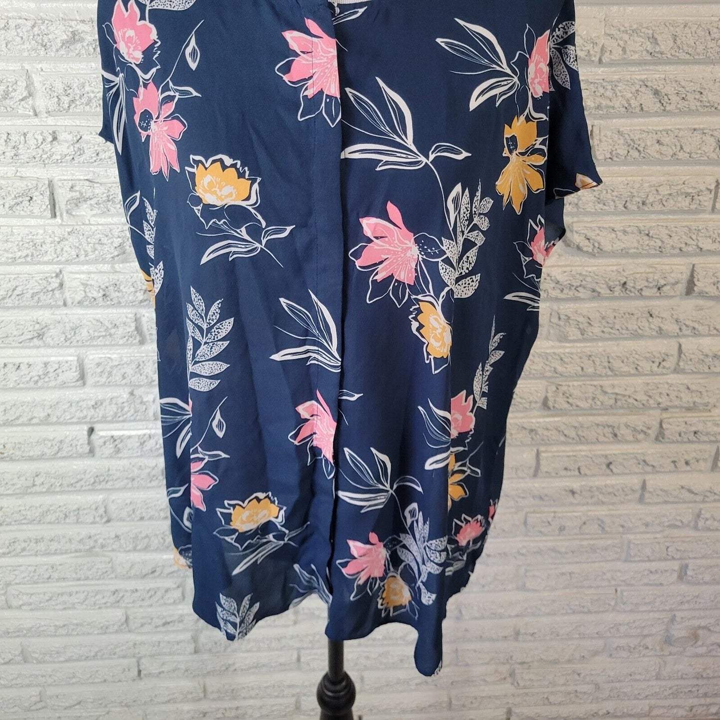 Apt 9 Womens Top XXL Sleeveless Blue Pink Floral Polyester Lightweight Button Up