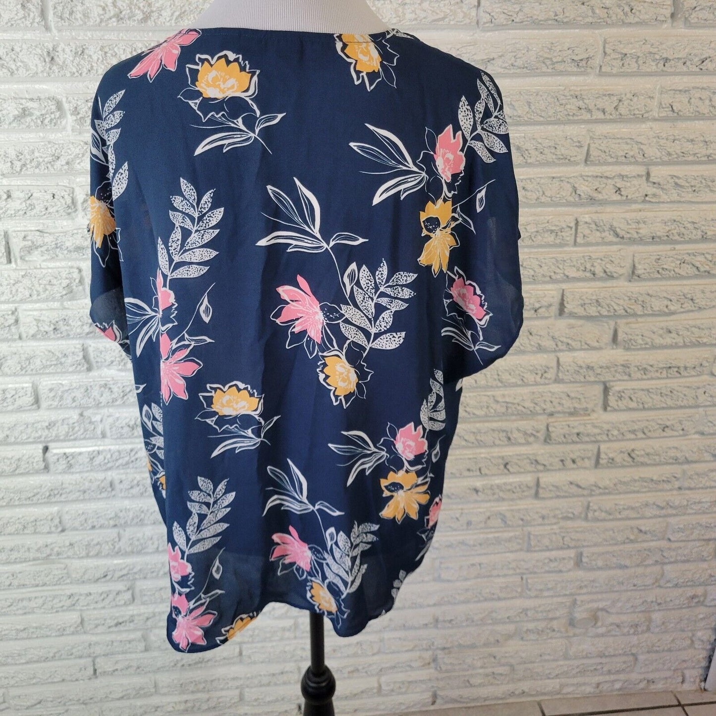 Apt 9 Womens Top XXL Sleeveless Blue Pink Floral Polyester Lightweight Button Up