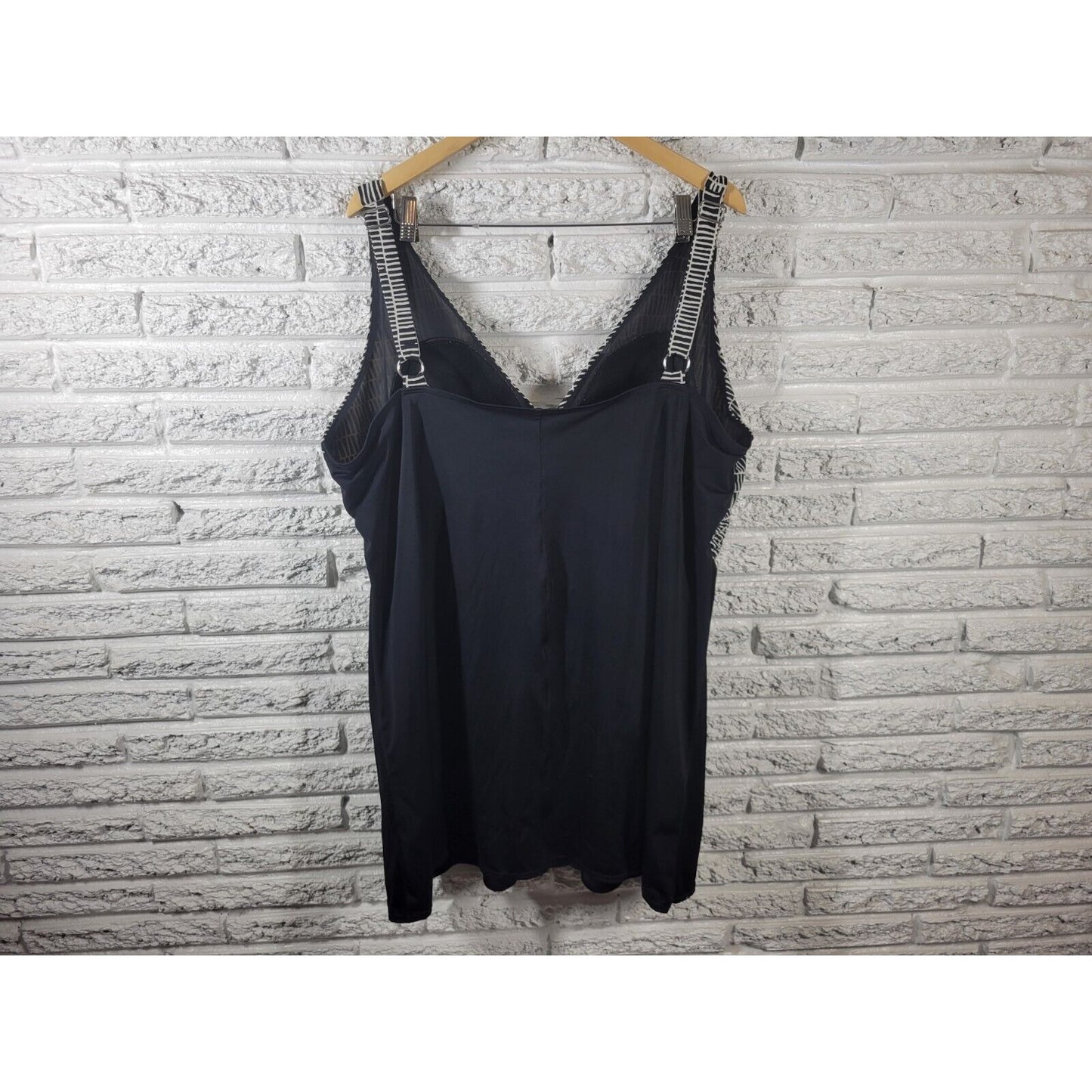 Catherines Women Swimsuit 28W Skirted Adjustable Wide Strap Black Geometric Bra