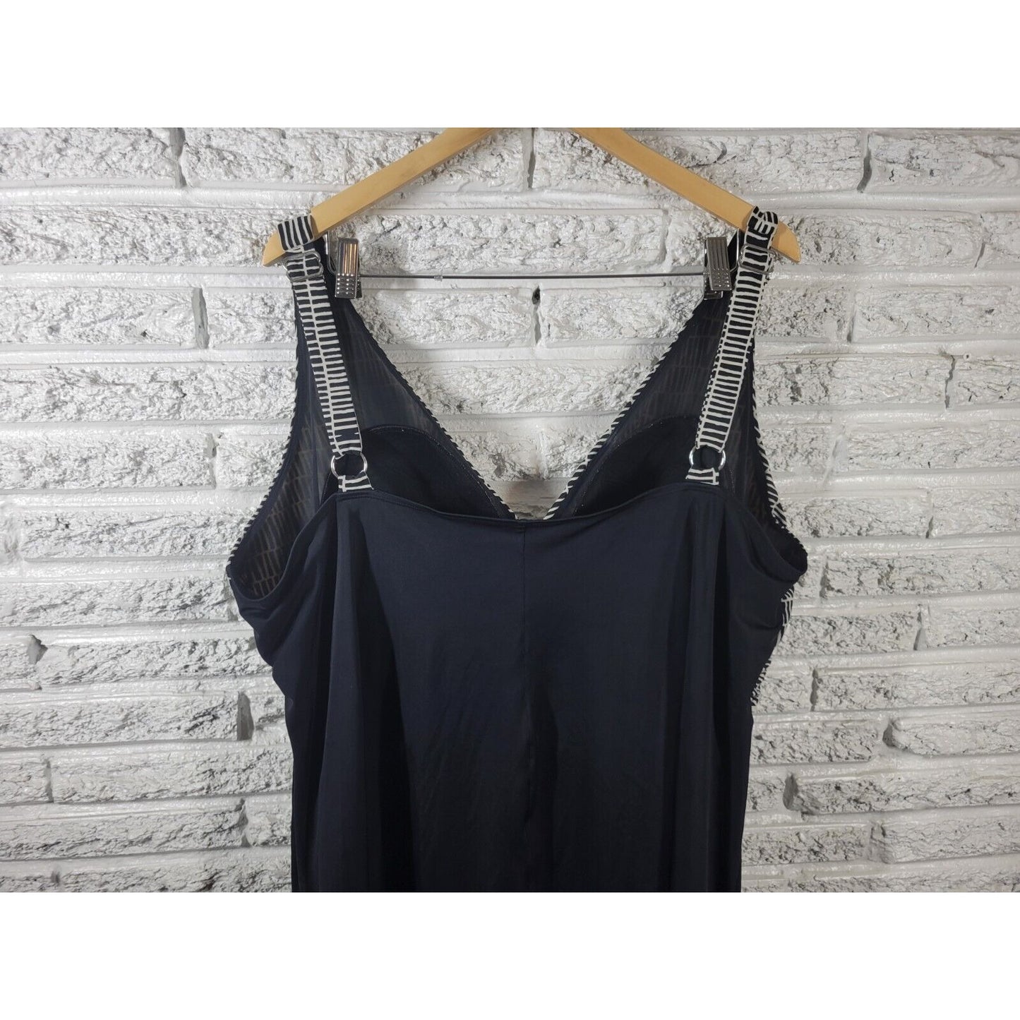 Catherines Women Swimsuit 28W Skirted Adjustable Wide Strap Black Geometric Bra