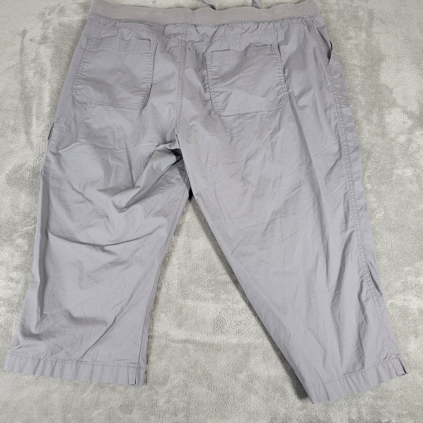 St Johns Bay Womens Pants 1X Plus Cargo Capri Gray Pull On Casual Comfy Pockets