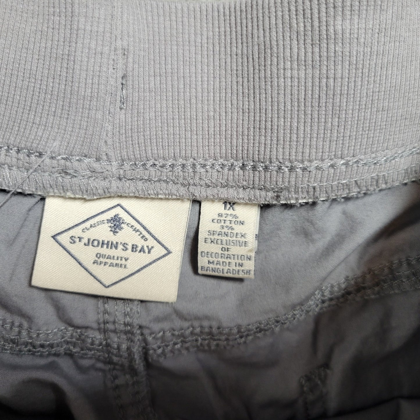 St Johns Bay Womens Pants 1X Plus Cargo Capri Gray Pull On Casual Comfy Pockets