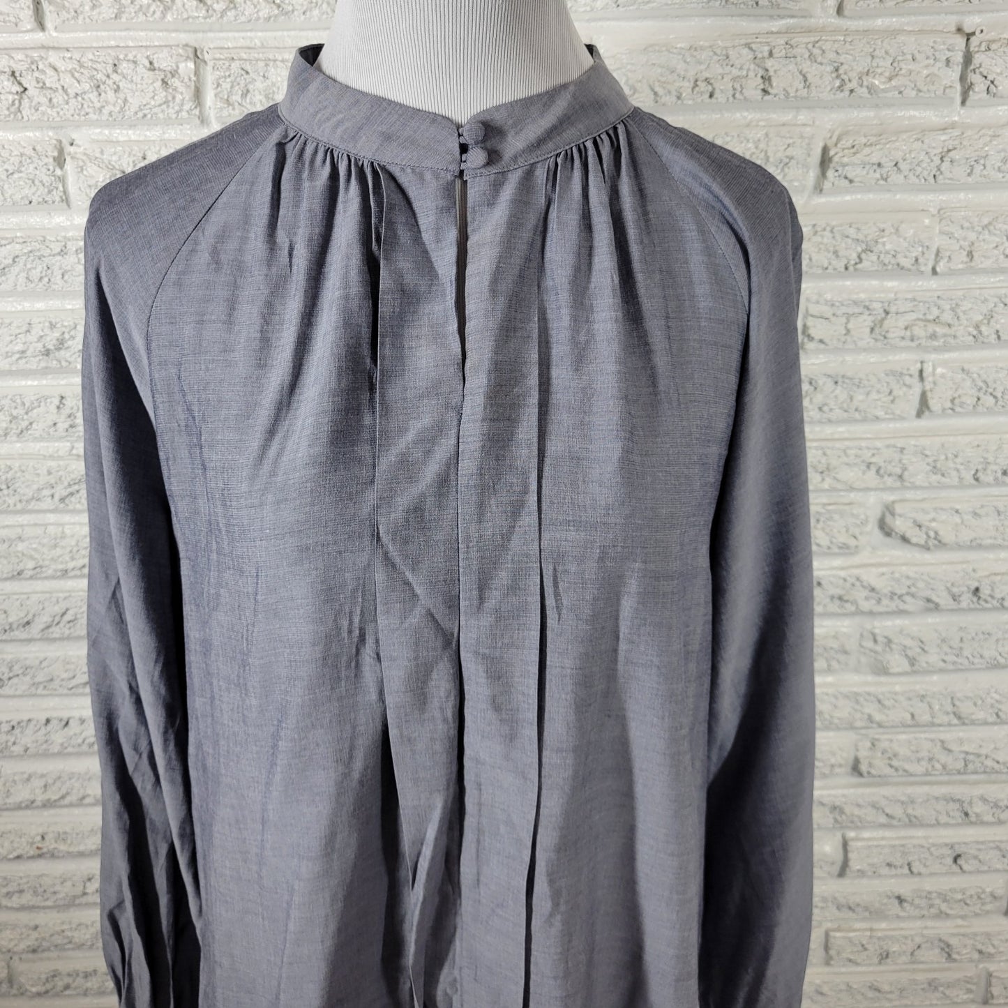 Liz Claiborne Womens Top XL Long Sleeve Gray Pleated Keyhole Lightweight Office