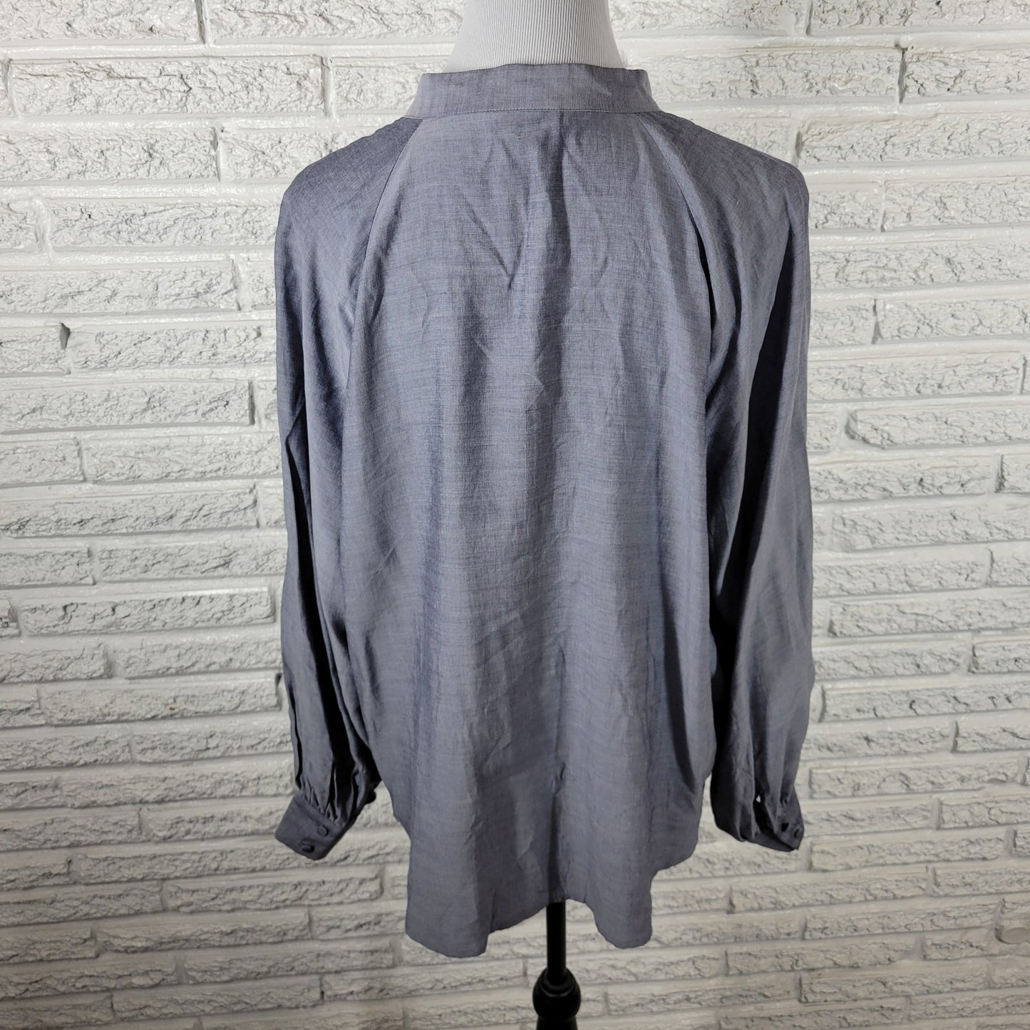 Liz Claiborne Womens Top XL Long Sleeve Gray Pleated Keyhole Lightweight Office