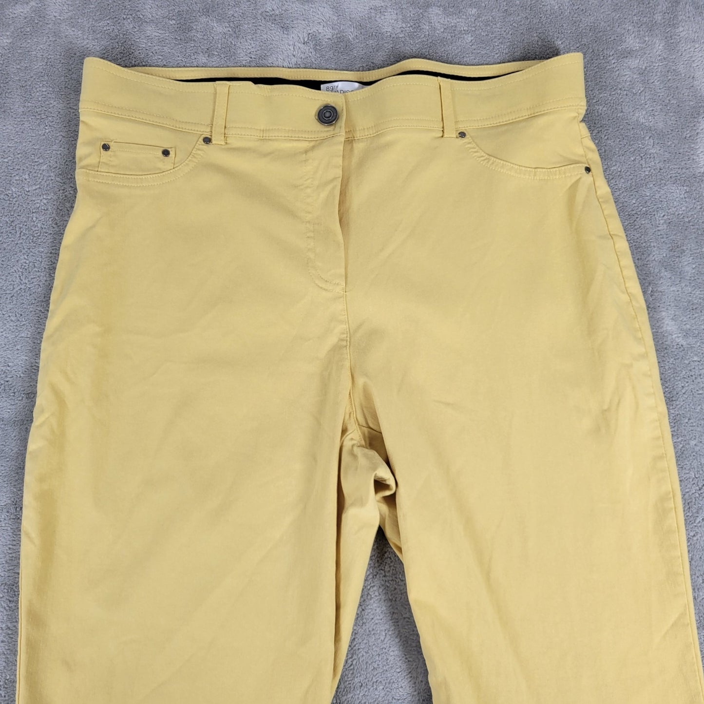 89th + Madison Womens Shorts 18W Plus Bermuda Yellow Zip Fly Comfy Pockets Walk