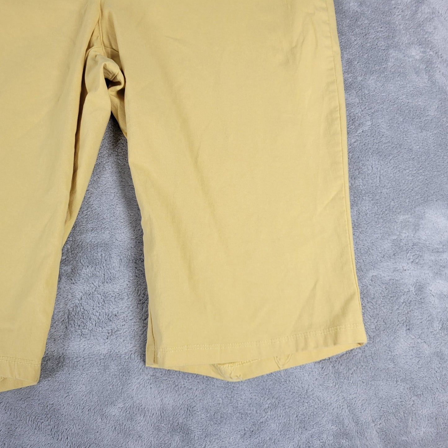 89th + Madison Womens Shorts 18W Plus Bermuda Yellow Zip Fly Comfy Pockets Walk