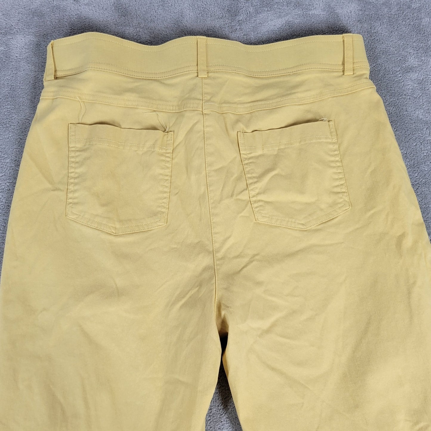 89th + Madison Womens Shorts 18W Plus Bermuda Yellow Zip Fly Comfy Pockets Walk