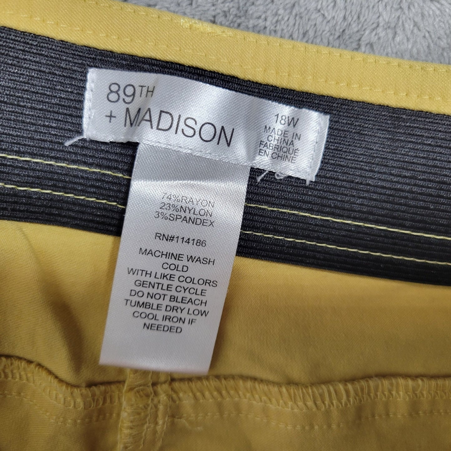 89th + Madison Womens Shorts 18W Plus Bermuda Yellow Zip Fly Comfy Pockets Walk