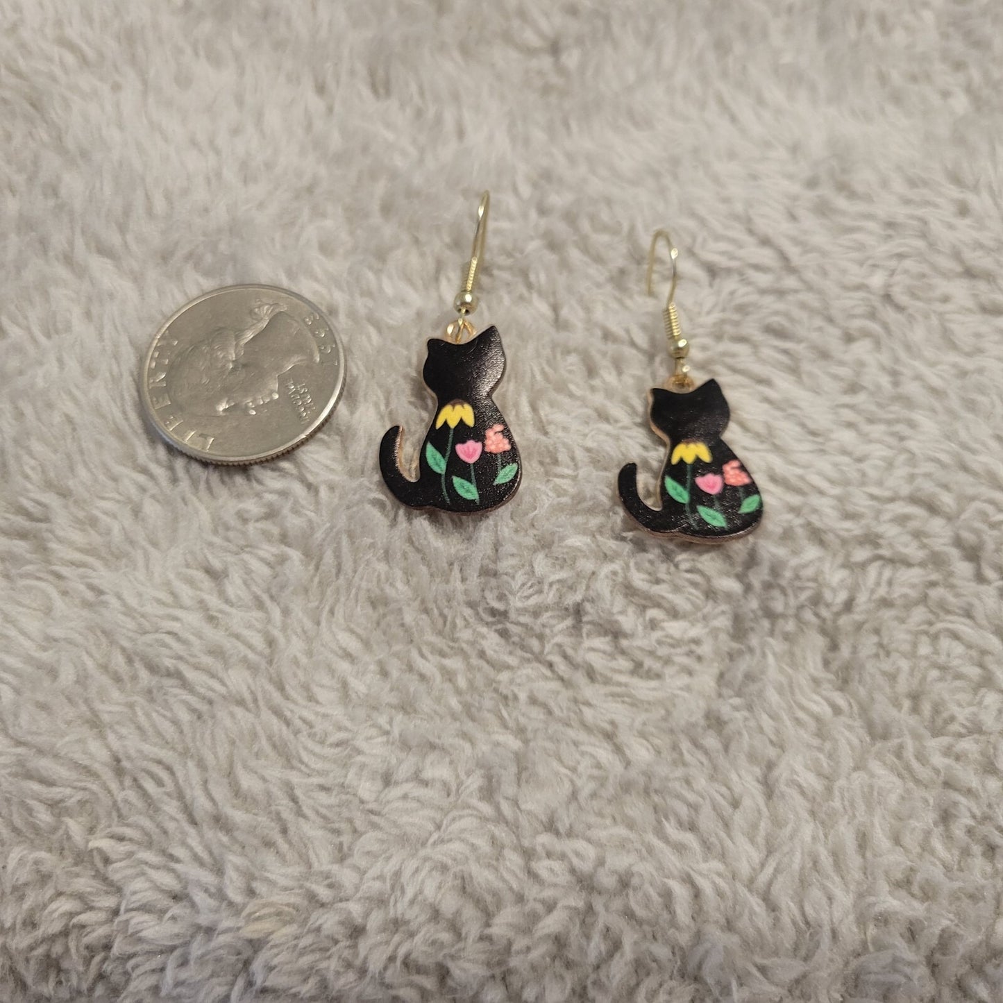Cats Kittens Earrings One Pair Black Tulip Fish Hook Dangle Hanging Gold Tone