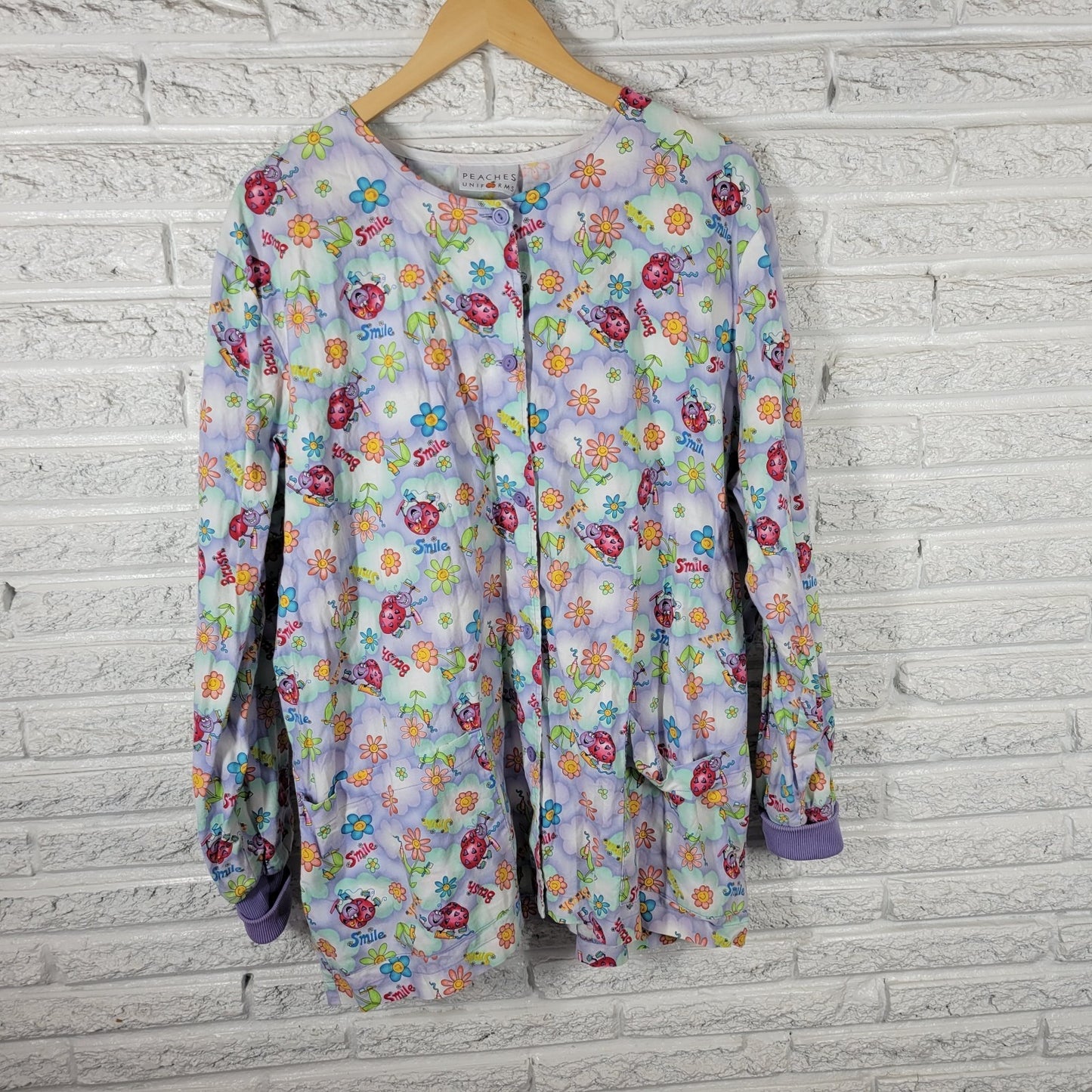 Peaches Unisex Scrub Top 2XL Plus Long Sleeve Button Up Dental Lavender Ladybugs