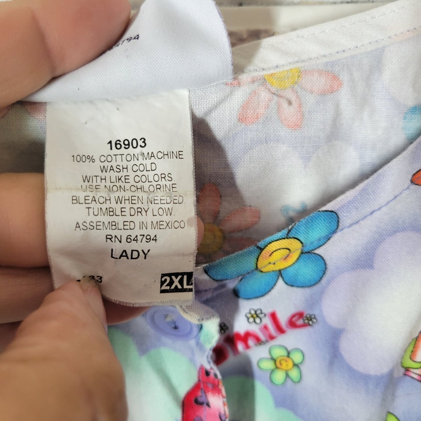 Peaches Unisex Scrub Top 2XL Plus Long Sleeve Button Up Dental Lavender Ladybugs