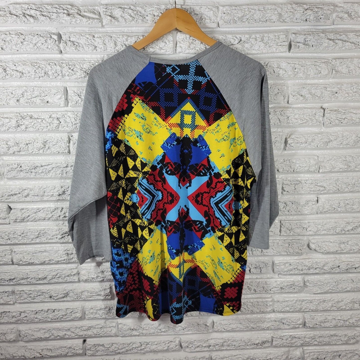 Lularoe Womens Top 3XL Plus Tee 3/4 Raglan Sleeve Blue Red Geometric Poly Blend