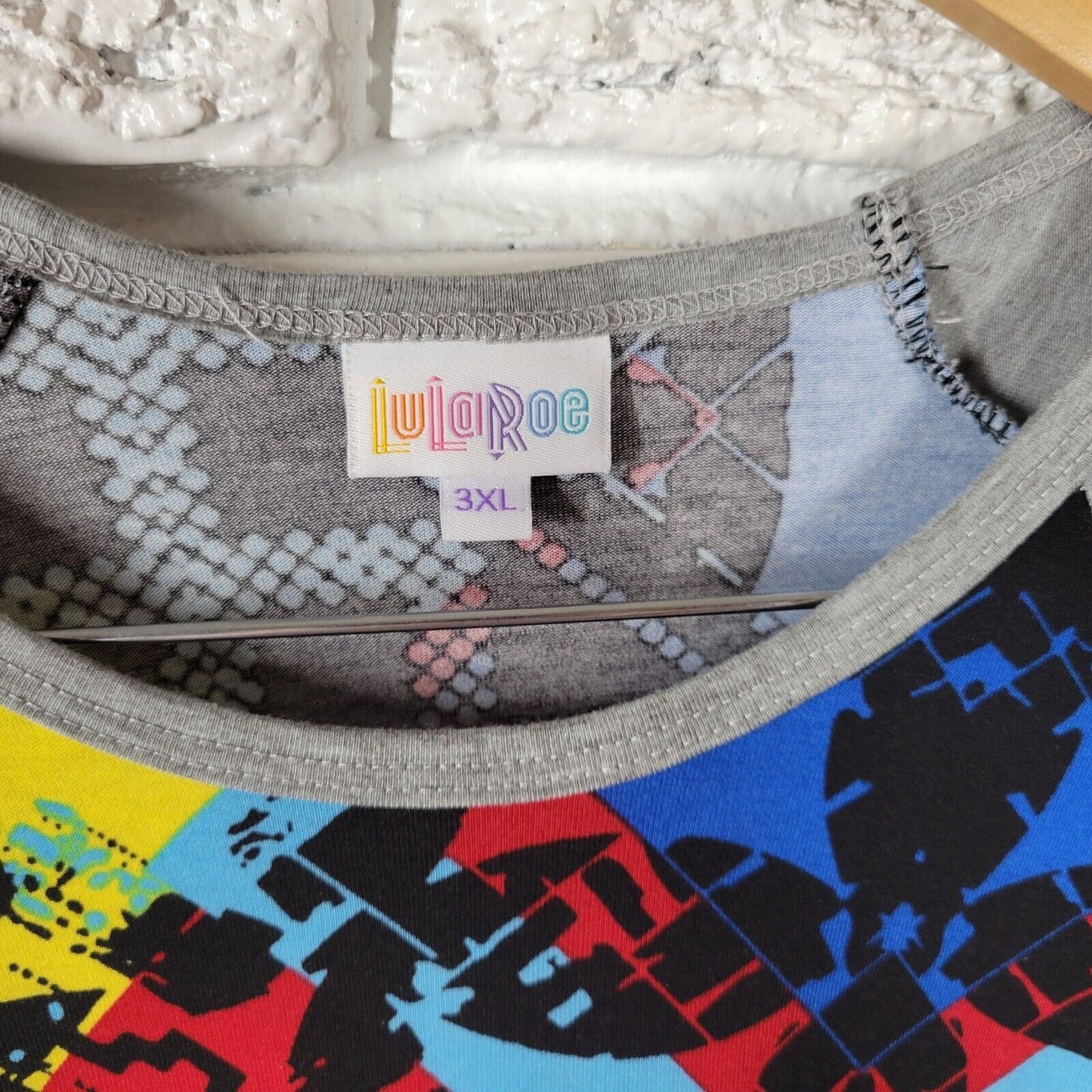 Lularoe Womens Top 3XL Plus Tee 3/4 Raglan Sleeve Blue Red Geometric Poly Blend