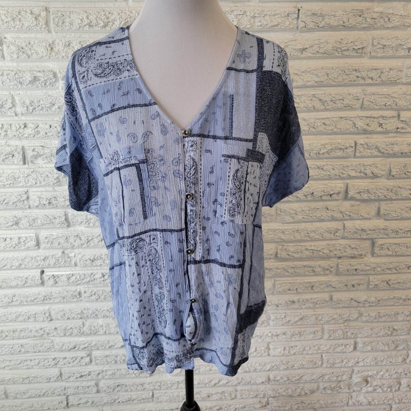 Maurices Womens Top XXL Plus Cap Sleeve Blue Paisley Casual Lightweight Rayn