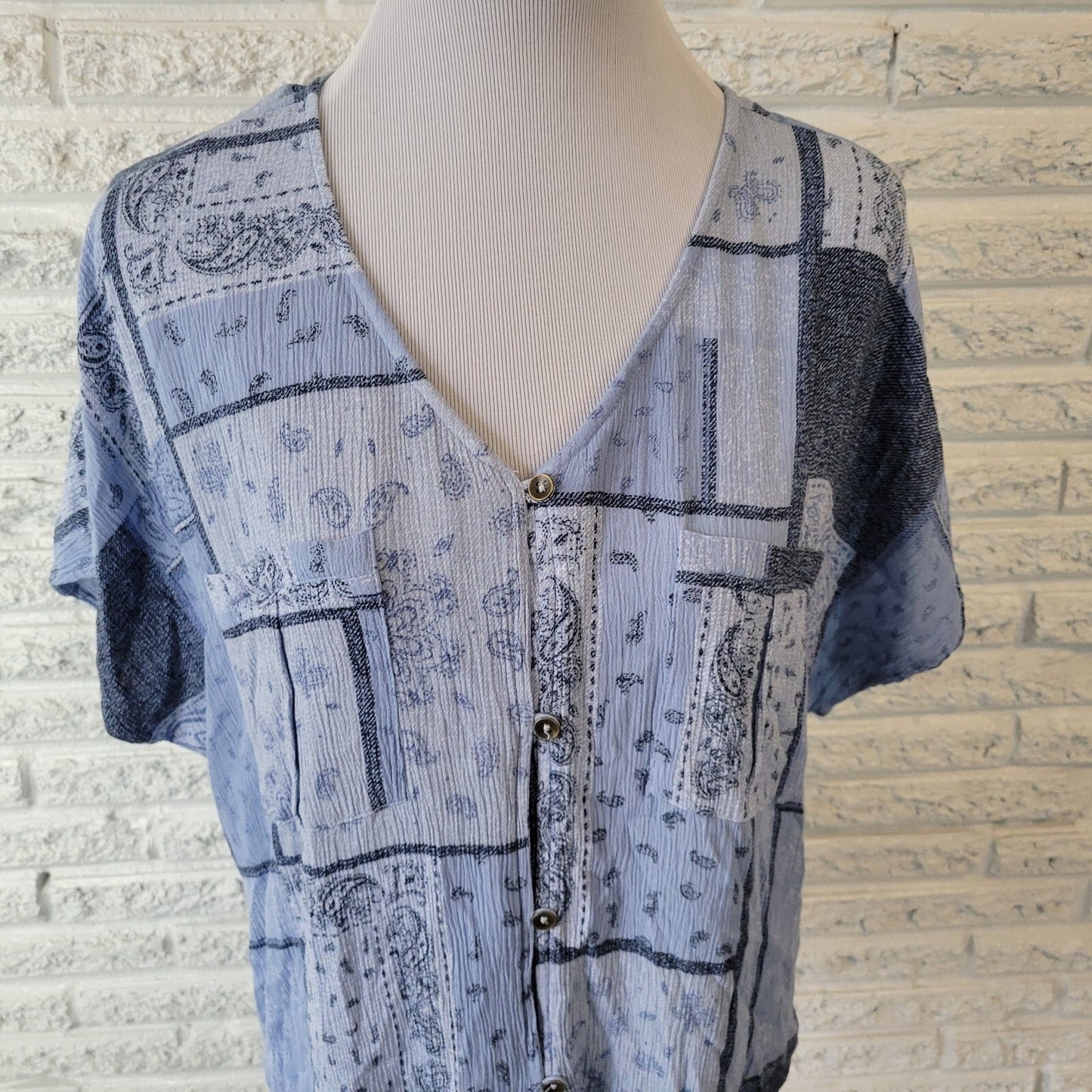 Maurices Womens Top XXL Plus Cap Sleeve Blue Paisley Casual Lightweight Rayn