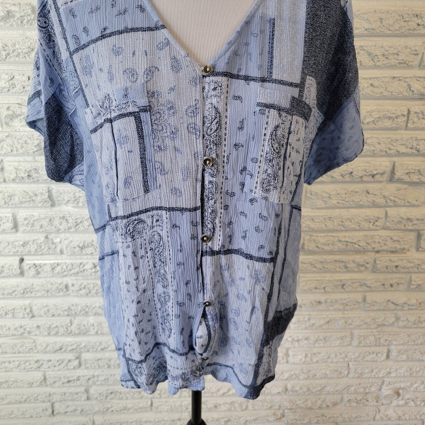 Maurices Womens Top XXL Plus Cap Sleeve Blue Paisley Casual Lightweight Rayn