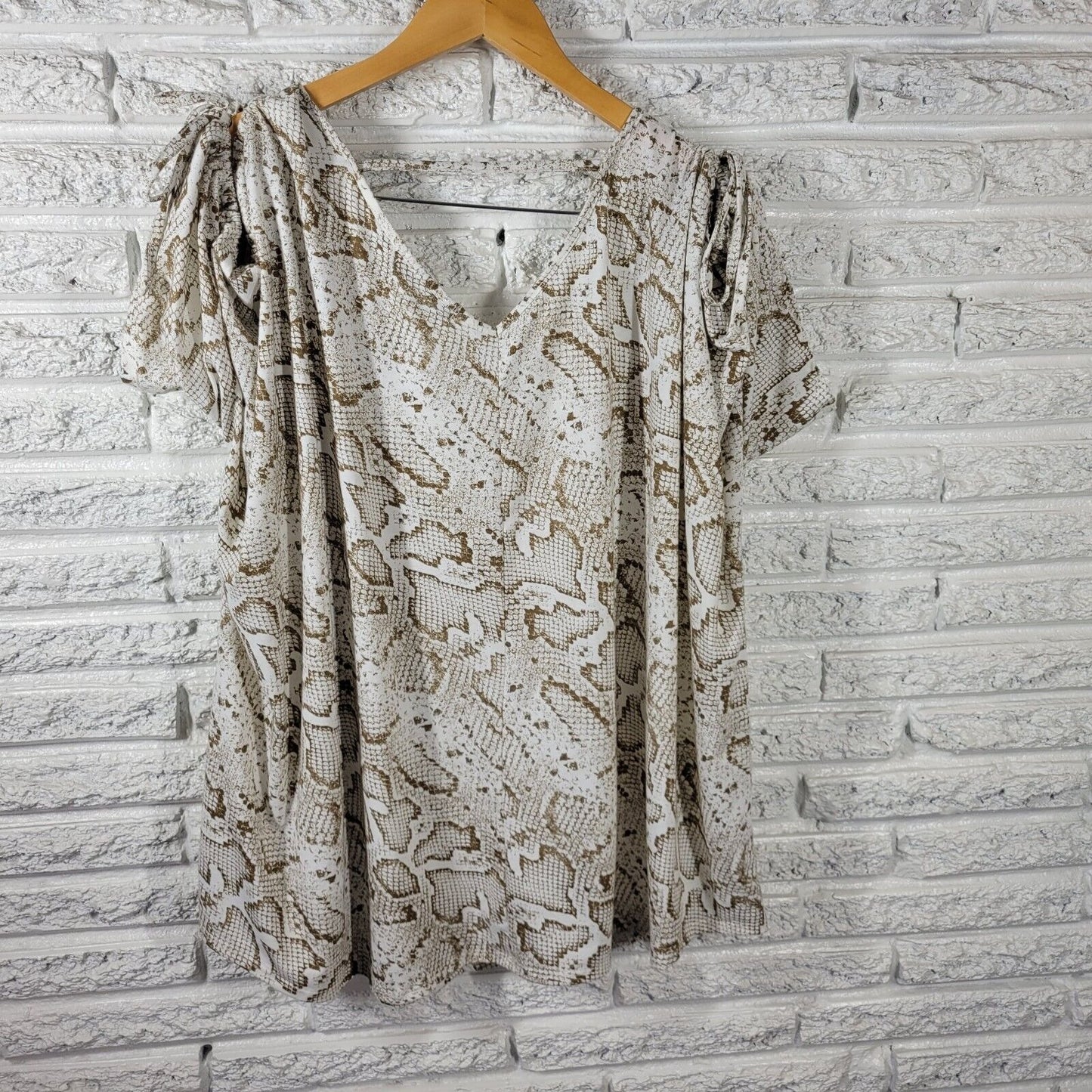 Absolutely Famous Womens Top 3X 3/4 Sleeve Open Back Tan Cold Shoulder Comfy