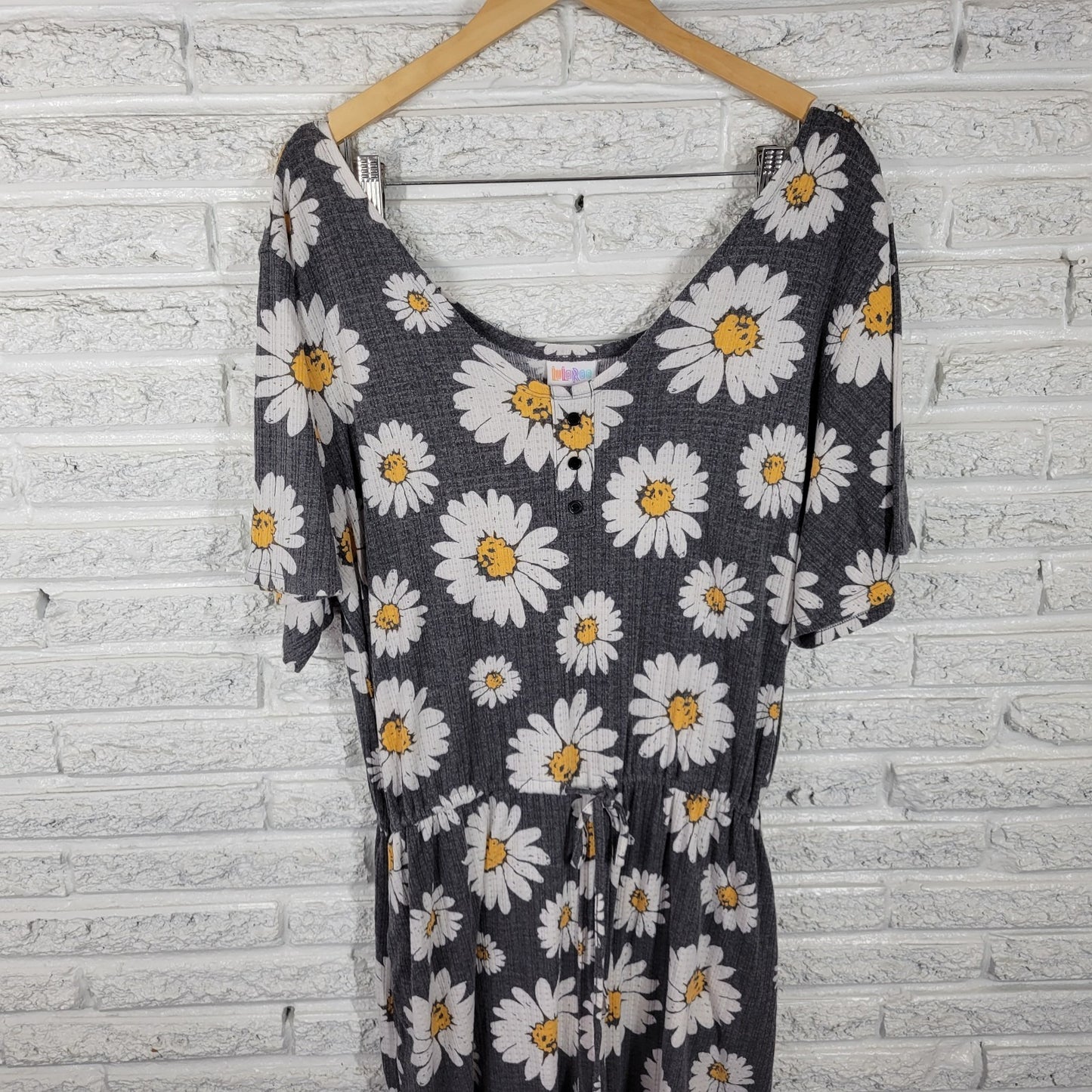 Lularoe Womens Romper 2XL Plus Shorts Gray Daisy All Over Pockets Poly Blend