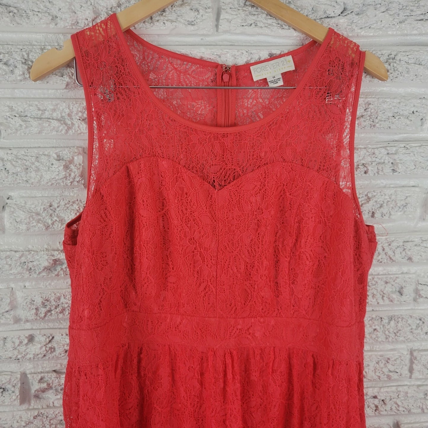 Forever 21 Womens Dress 1X Plus Sheath Sleeveless Red Lace Party Knee Length