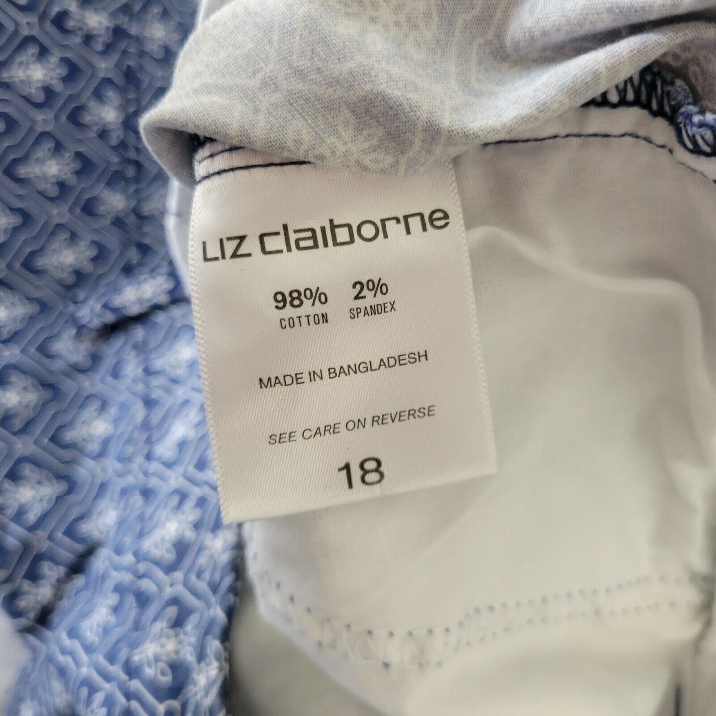 Liz Claiborne Womens Shorts 18 Classic Blue Floral Casual Zip Fly Cotton Blend