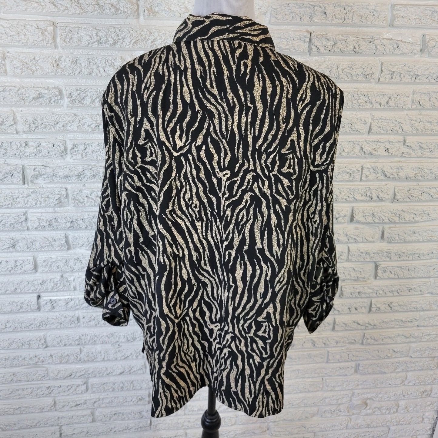 Urban Works Womens Top 1X Plus Roll Tab Sleeve Lightweight Black Animal Print