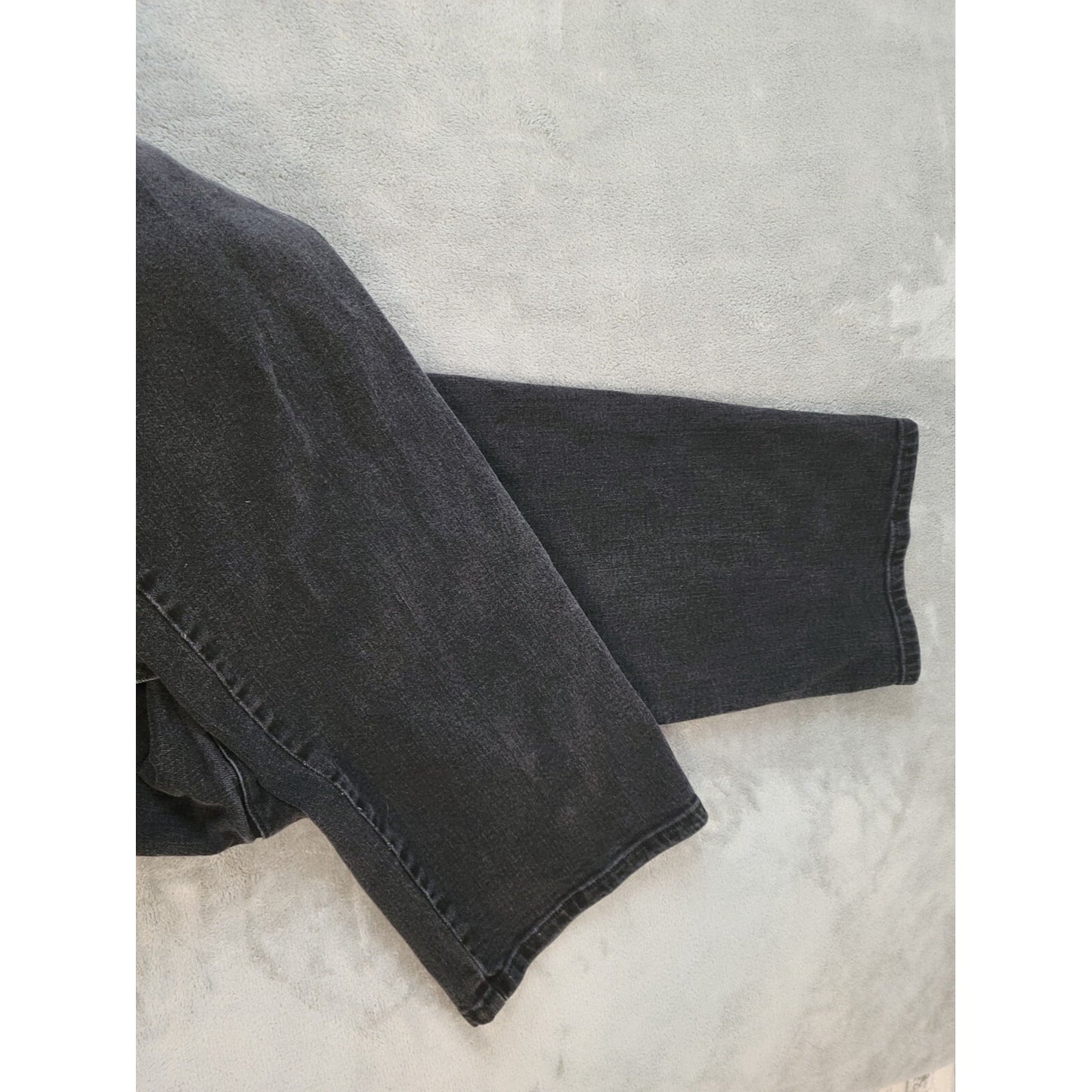 Lee Womens Jeans 26W Plus M Relaxed Fit Straight Leg Crop Black Denim Zip Fly