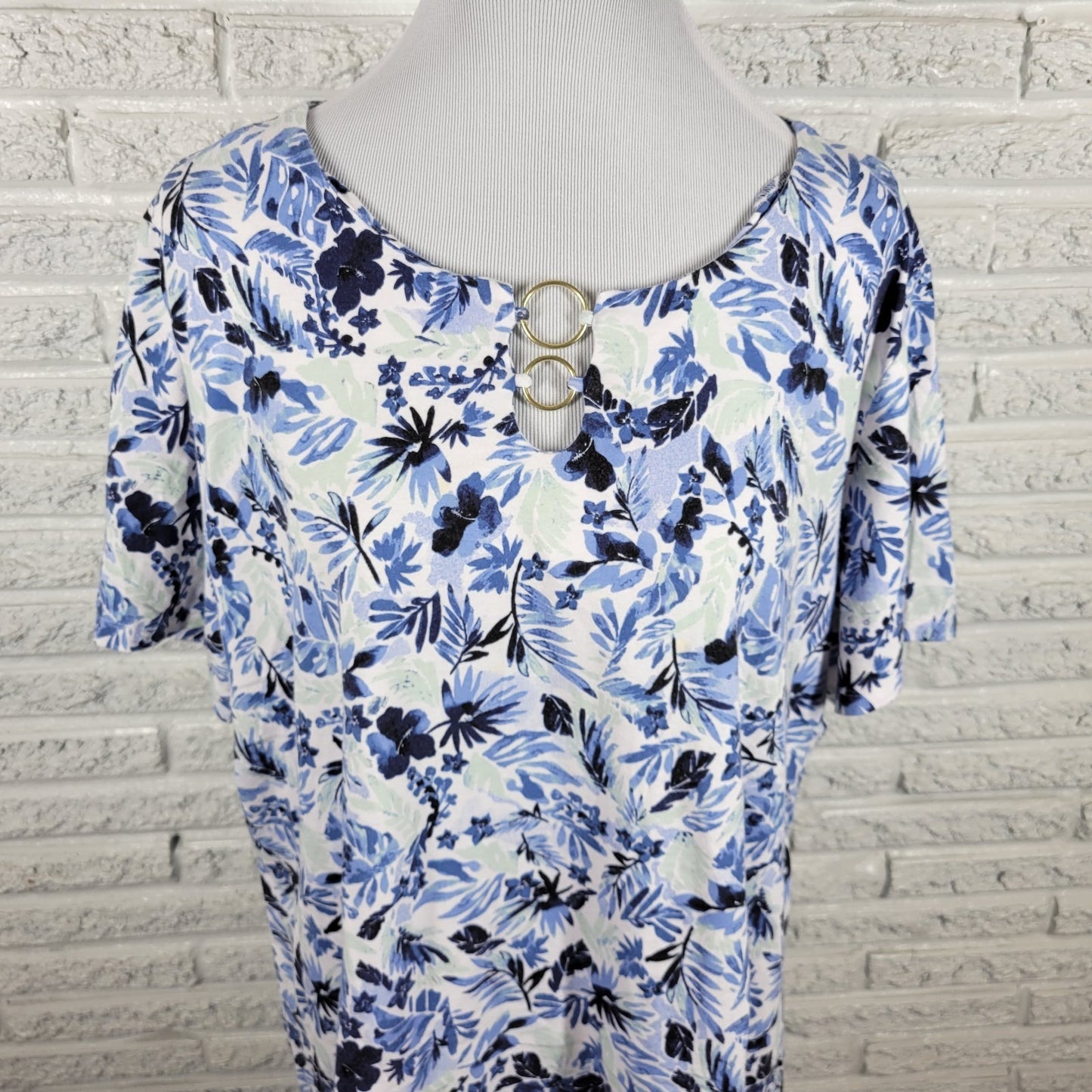 Coral Bay Womens Top 2X Plus Tee Shortt Sleeve Blue Floral Keyhole Cotton Blend