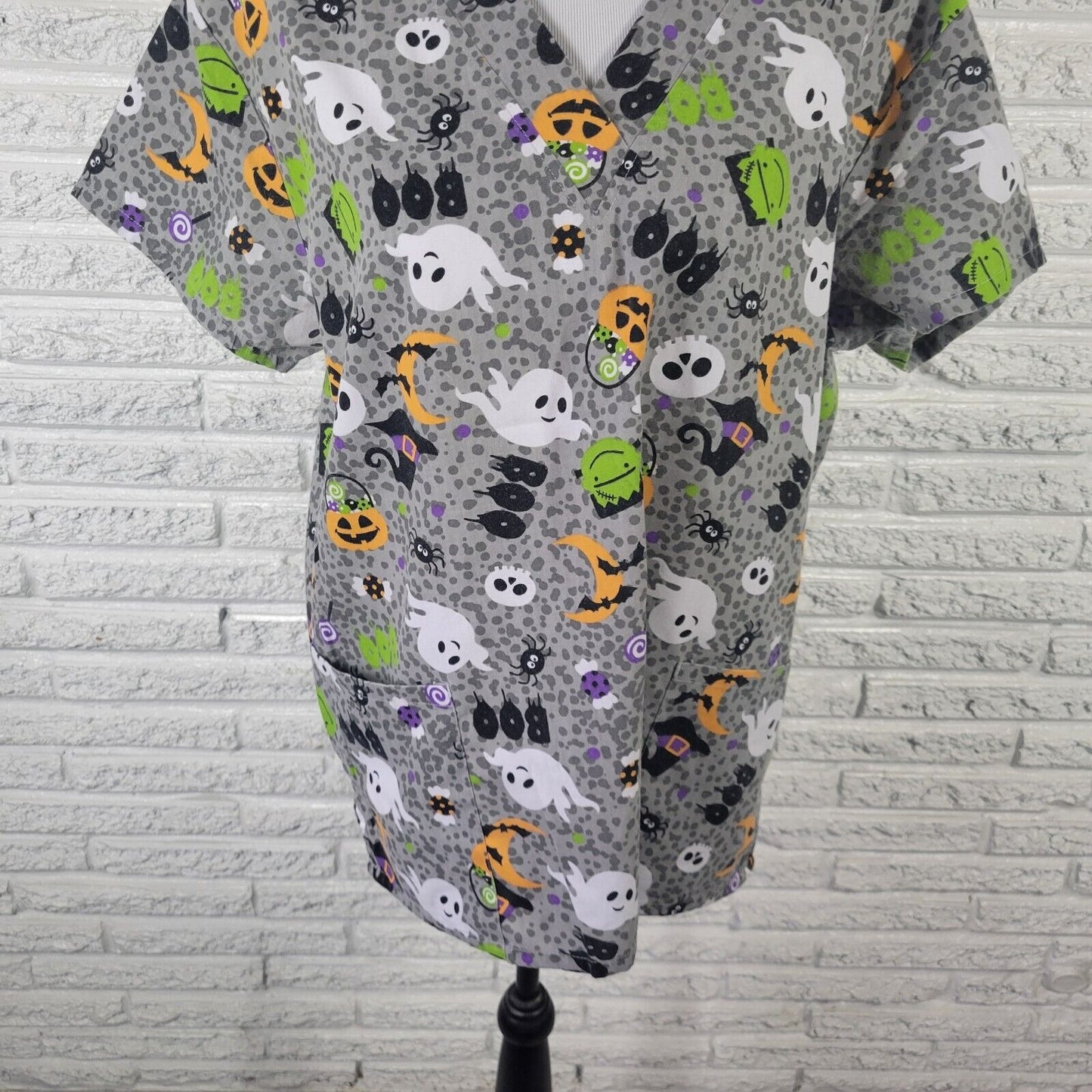 Halloween Cassandra O Unisex Scrub Top XL Gray Lightweight Frankenstein Ghost
