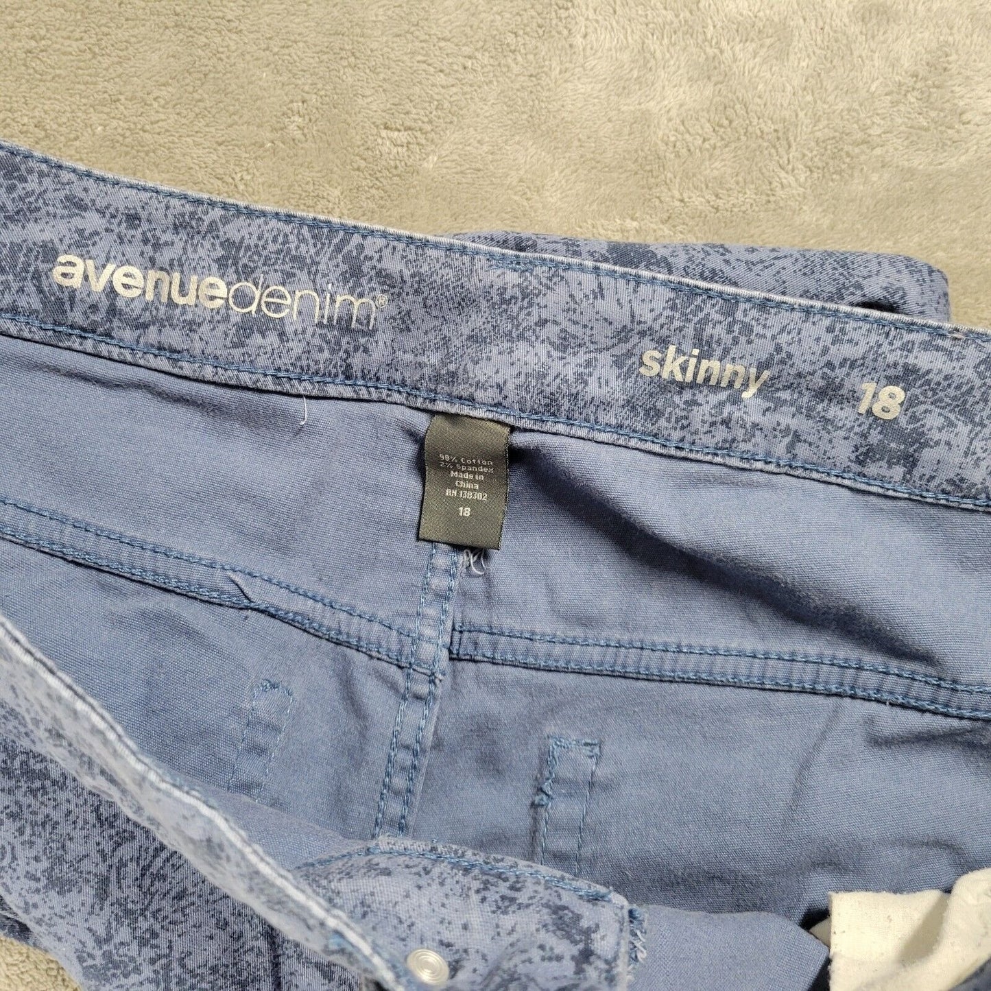 Avenue Womens Jeans 18 Skinny Blue Patterned Denim Zip Fly Cotton Blend Comfy