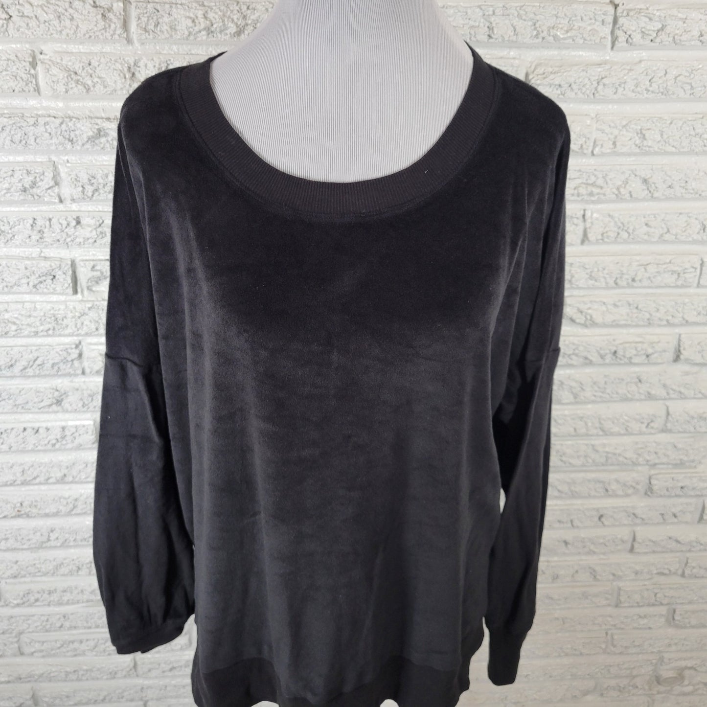 Secret Treasures Womens Pajama Top 2X Plus Long Sleeve Black Velour Poly Blend