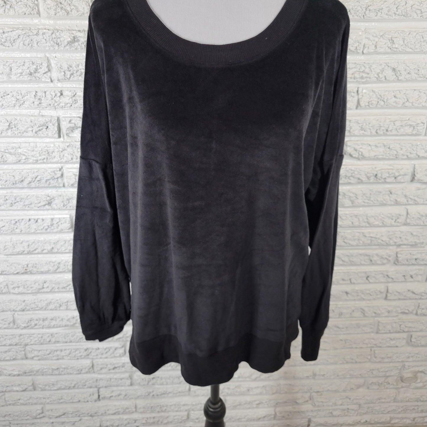 Secret Treasures Womens Pajama Top 2X Plus Long Sleeve Black Velour Poly Blend