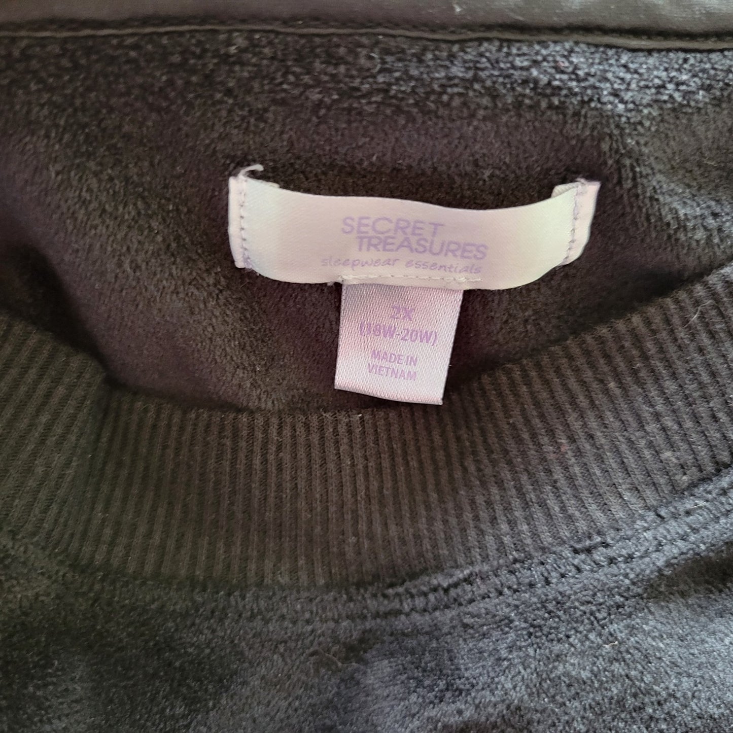 Secret Treasures Womens Pajama Top 2X Plus Long Sleeve Black Velour Poly Blend