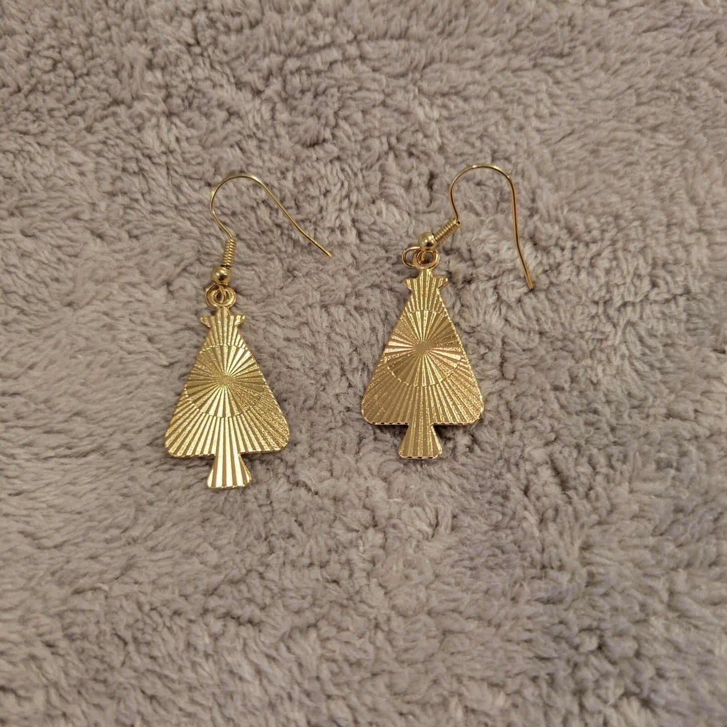 Christmas Trees #1 Womens Earrings One Pair Hanging Red Green Gold Tone Holiday