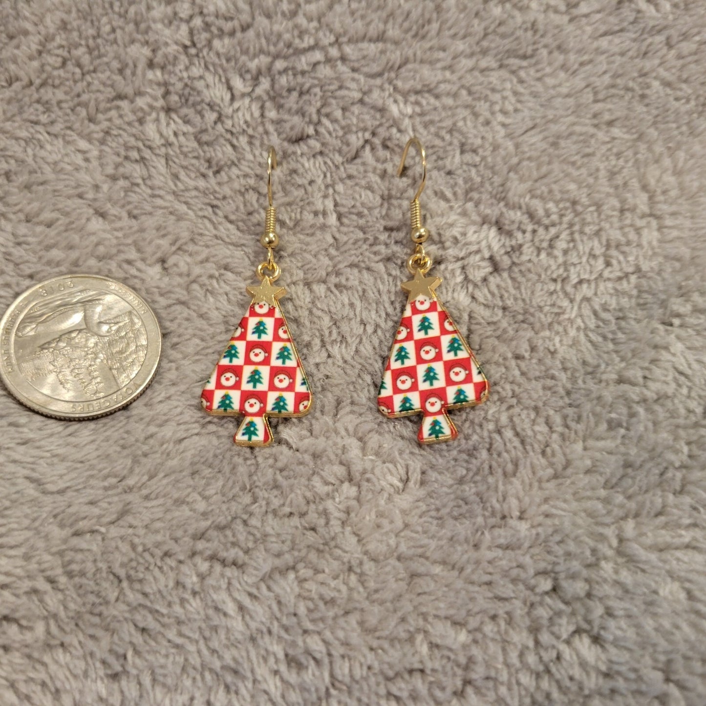 Christmas Trees #1 Womens Earrings One Pair Hanging Red Green Gold Tone Holiday