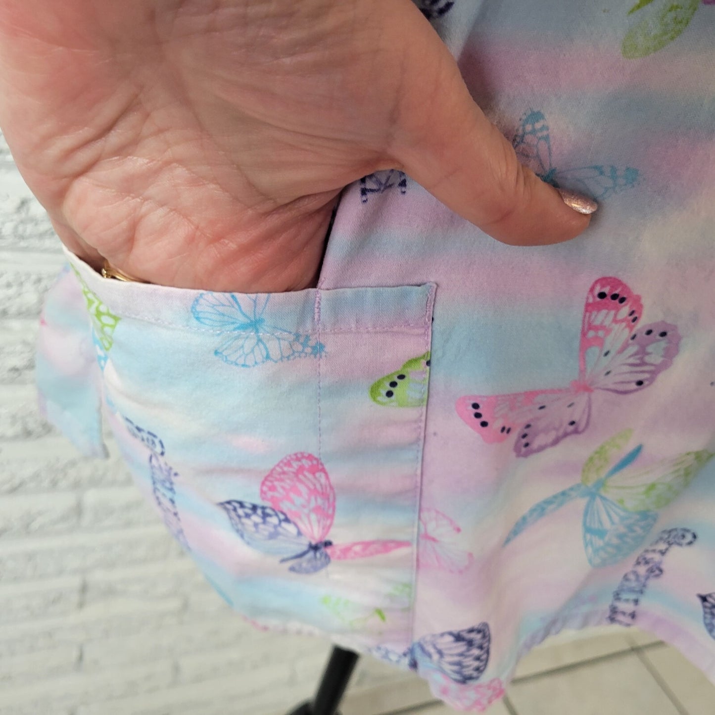 SB Scrubs Unisex Scrub Top XL Short Sleeve Blue Butterflies Pockets Lightweight