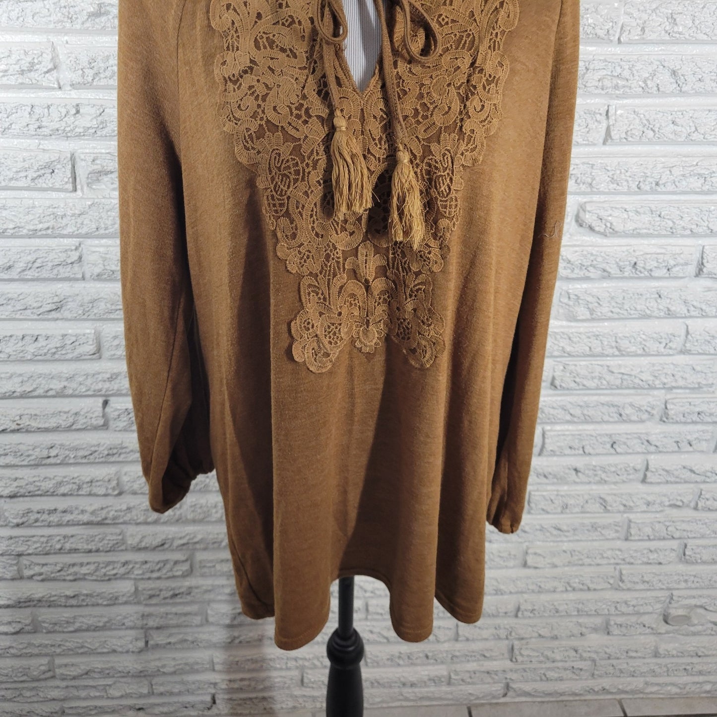 Weekends Suzanne Betro Womens Top XL Tunic Knit Double Bell Sleeve Brown Keyhole