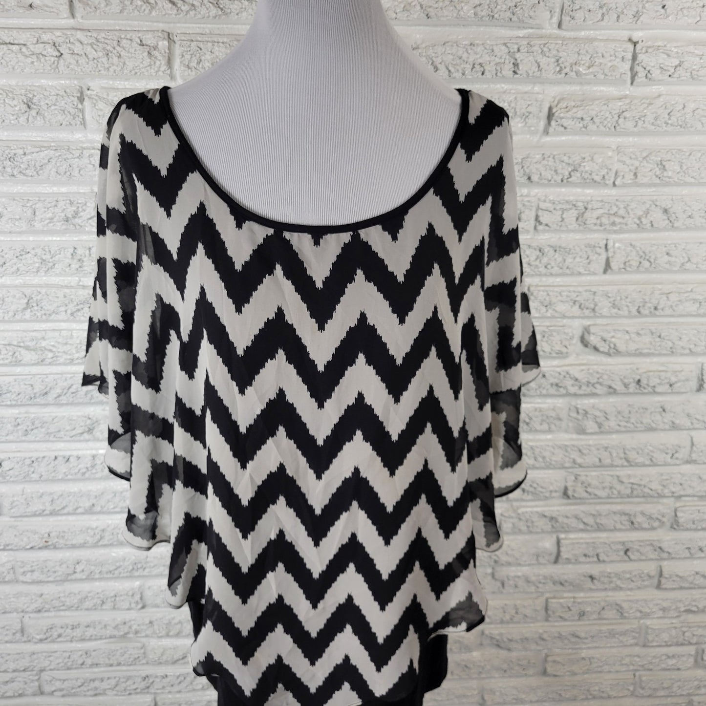 Alyx Womens Top 2X Plus Kimono Sleeve Black White Zig Zag Lightweight Lined