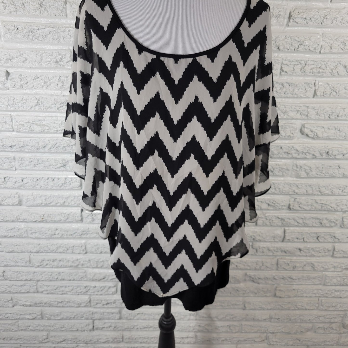Alyx Womens Top 2X Plus Kimono Sleeve Black White Zig Zag Lightweight Lined