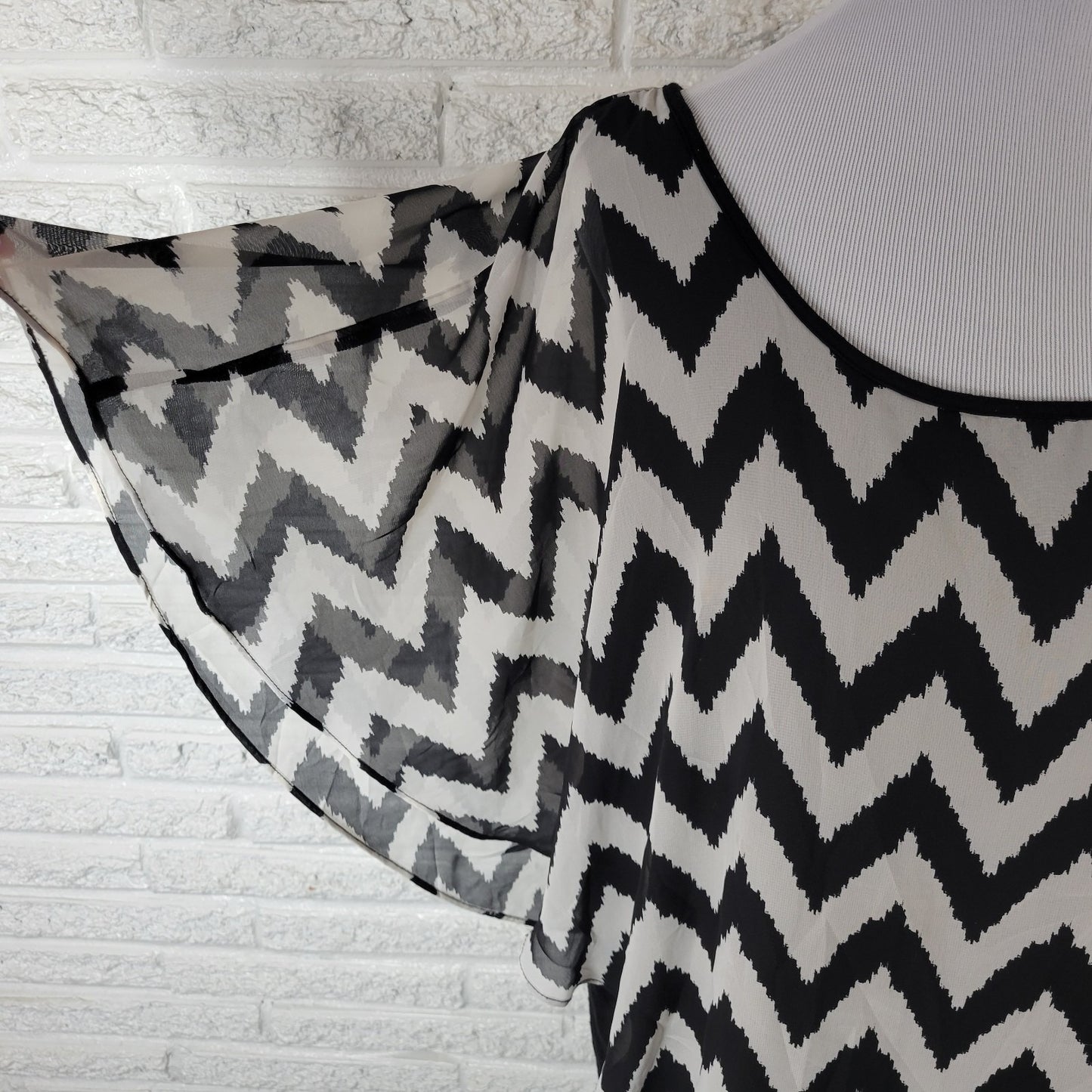 Alyx Womens Top 2X Plus Kimono Sleeve Black White Zig Zag Lightweight Lined