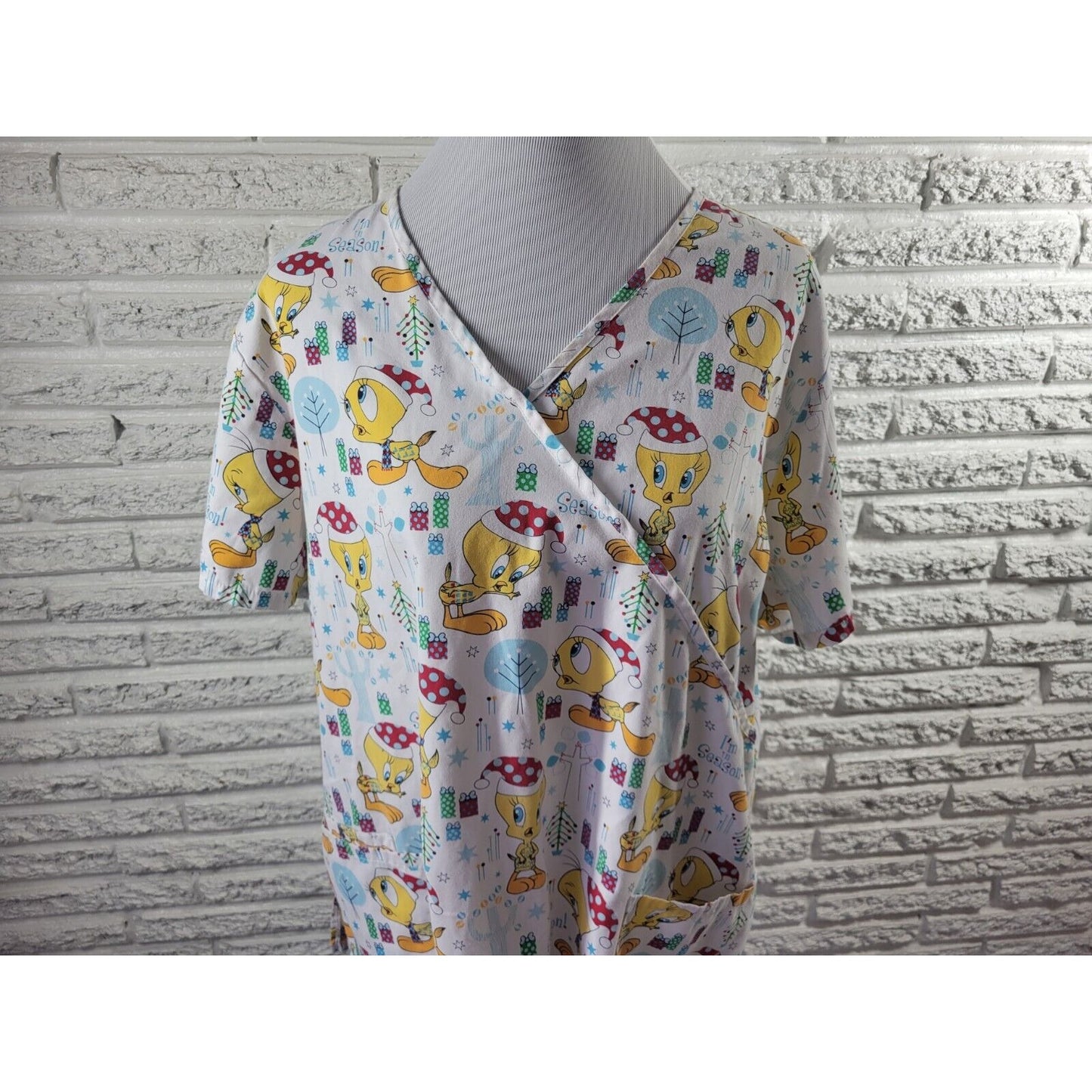 Christmas Looney Tunes Tweety Bird Unisex Scrub Top Extra Large Pockets Vet Tech