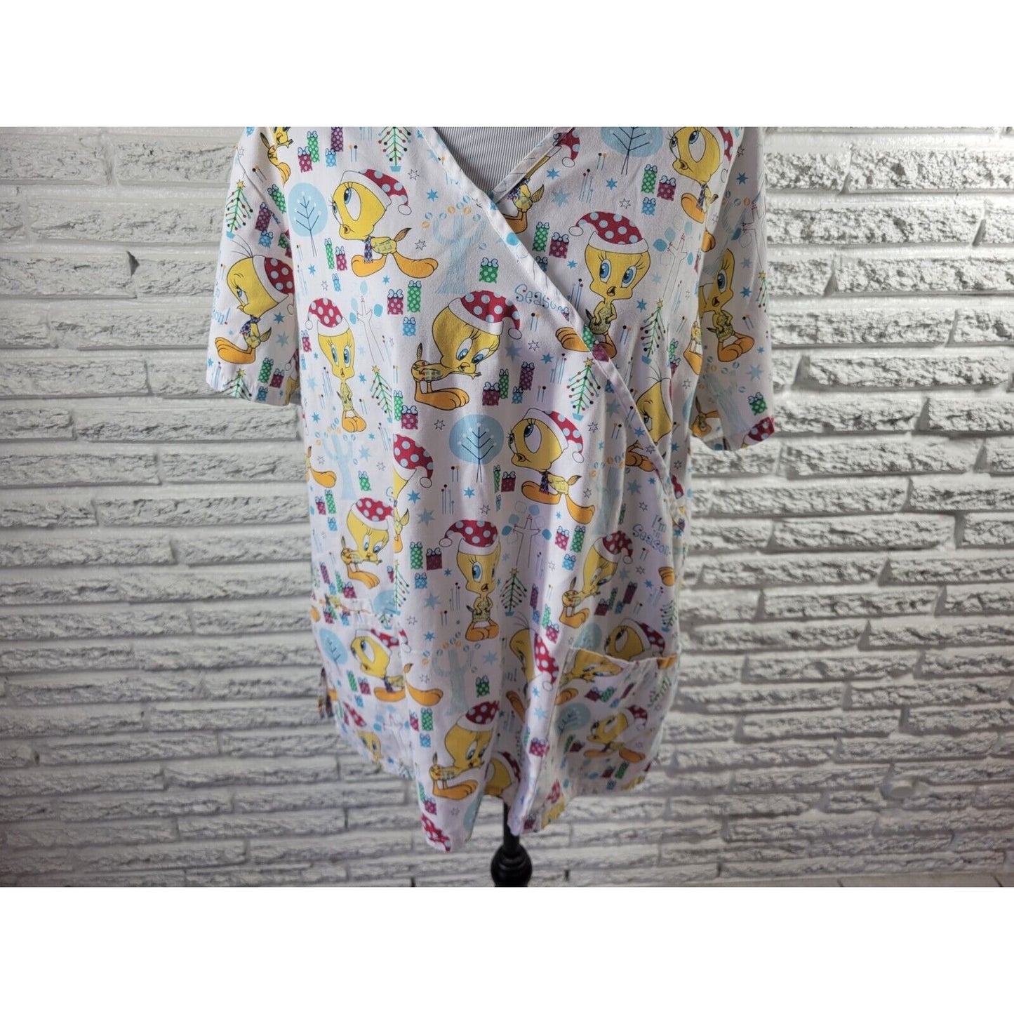 Christmas Looney Tunes Tweety Bird Unisex Scrub Top Extra Large Pockets Vet Tech