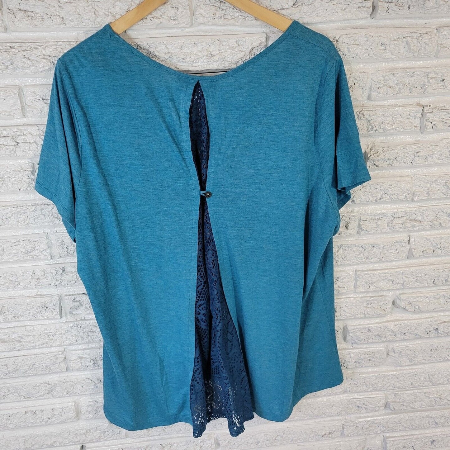 Catherines Womens Top 1X Tee Blue Tropical Poly Blend Split Crochet Back Casual